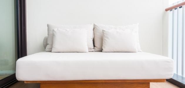 كيفية تنظيف مرتبة السرير من البقع موضوع