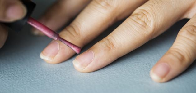 طرق تطويل الأظافر وتقويتها موضوع